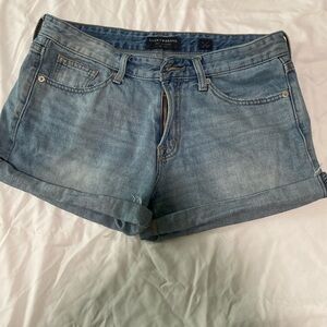 Lucky boyfriend jean short. Size4/27. Comfy distressed look